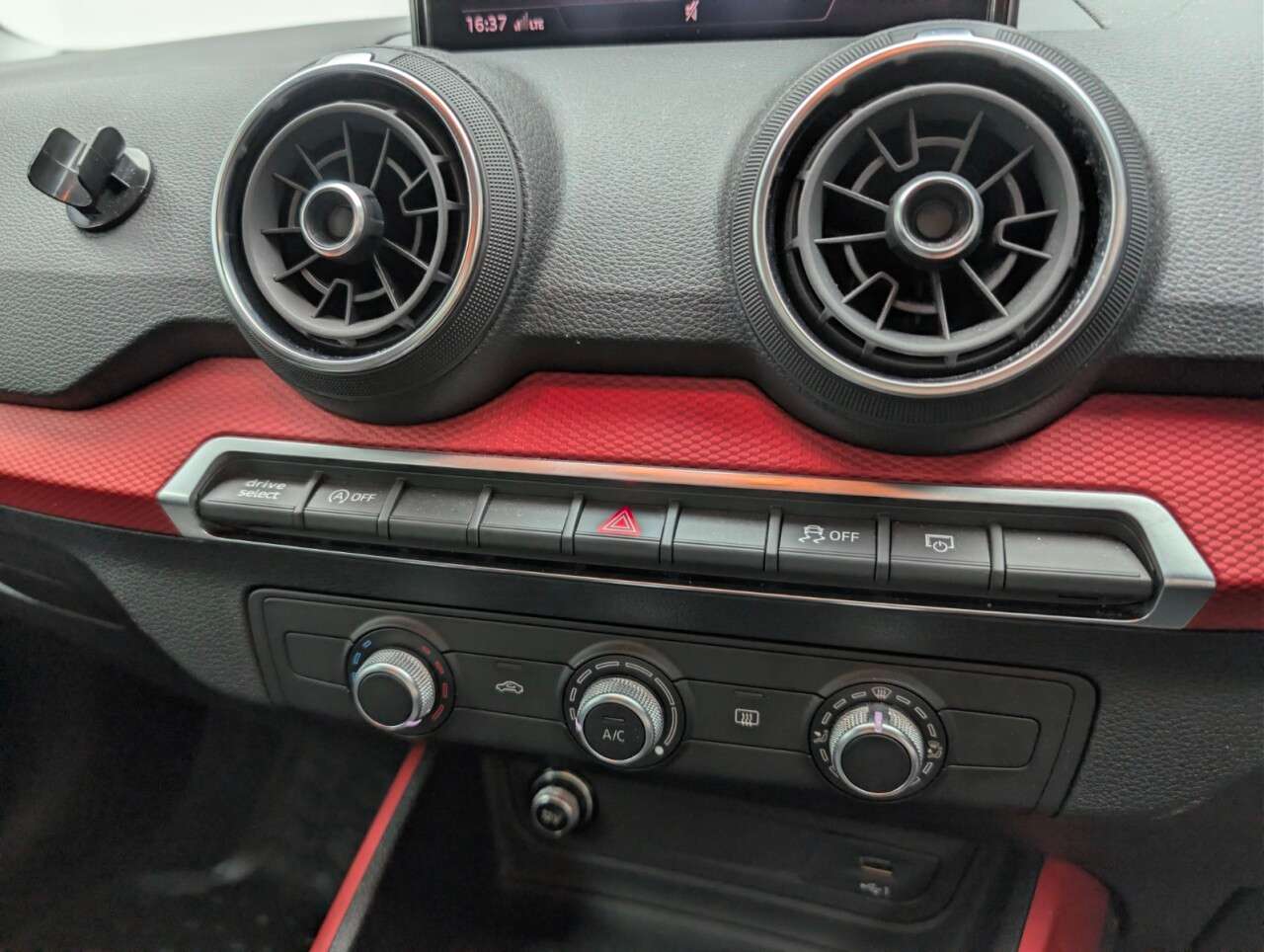 2020 AUDI Q2 2020 AUDI Q2