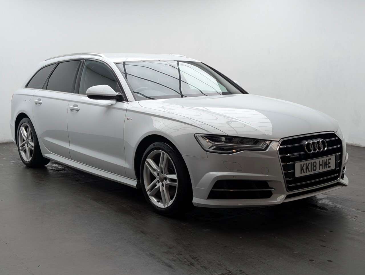 A 2018 AUDI A6 AVANT 2.0 TDI S line Estate 5dr Diesel S Tronic quattro Euro 6 (s/s) (190 ps) NAV A 2018 AUDI A6 AVANT 2.0 TDI S line Estate 5dr Diesel S Tronic quattro Euro 6 (s/s) (190 ps) NAV