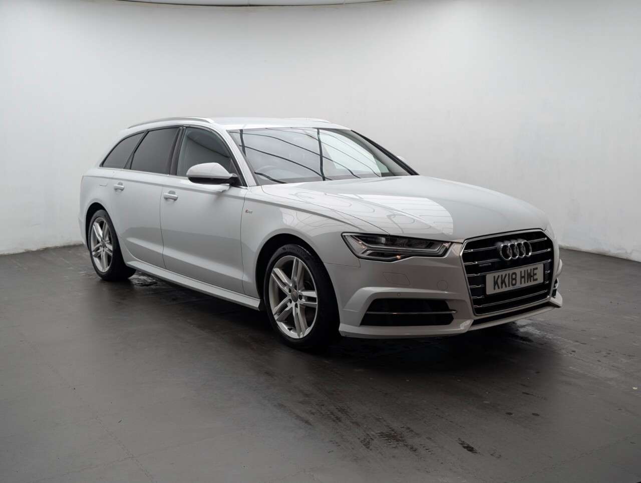 A 2018 AUDI A6 AVANT 2.0 TDI S line Estate 5dr Diesel S Tronic quattro Euro 6 (s/s) (190 ps) NAV A 2018 AUDI A6 AVANT 2.0 TDI S line Estate 5dr Diesel S Tronic quattro Euro 6 (s/s) (190 ps) NAV