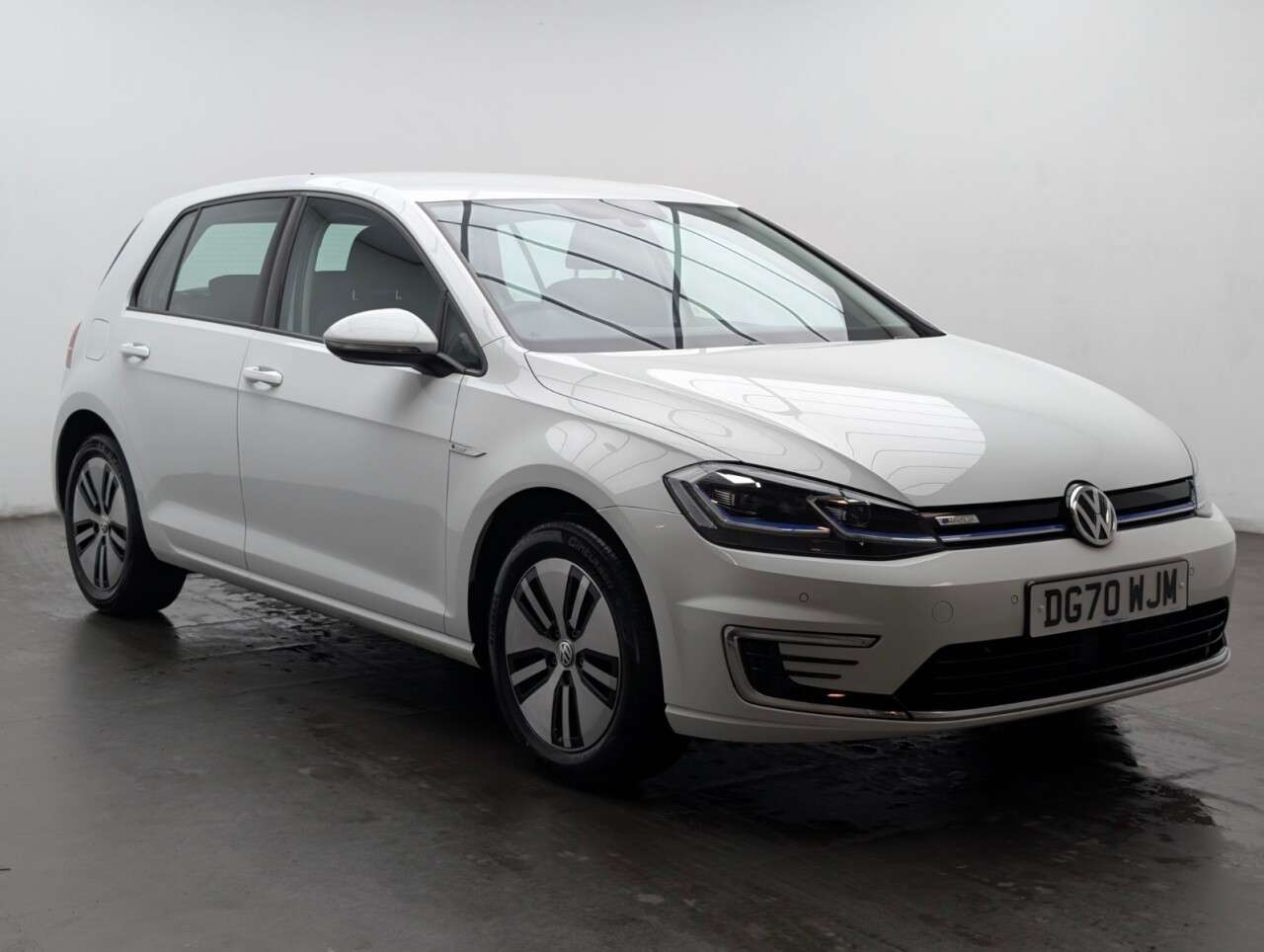 A 2020 VOLKSWAGEN E-GOLF 35.8kWh e-Golf Hatchback 5dr Electric Auto (136 ps) PARKING SENSORS+NAVIGAT A 2020 VOLKSWAGEN E-GOLF 35.8kWh e-Golf Hatchback 5dr Electric Auto (136 ps) PARKING SENSORS+NAVIGAT