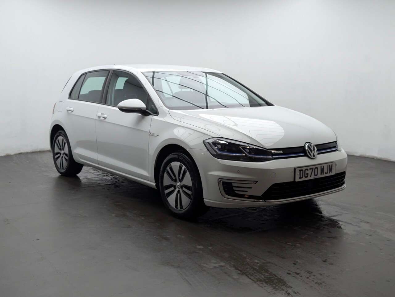A 2020 VOLKSWAGEN E-GOLF 35.8kWh e-Golf Hatchback 5dr Electric Auto (136 ps) PARKING SENSORS+NAVIGAT A 2020 VOLKSWAGEN E-GOLF 35.8kWh e-Golf Hatchback 5dr Electric Auto (136 ps) PARKING SENSORS+NAVIGAT