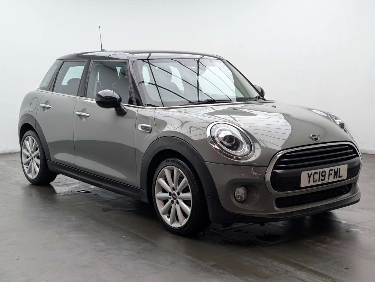 A 2019 MINI MINI COOPER CLASSIC A 2019 MINI MINI COOPER CLASSIC