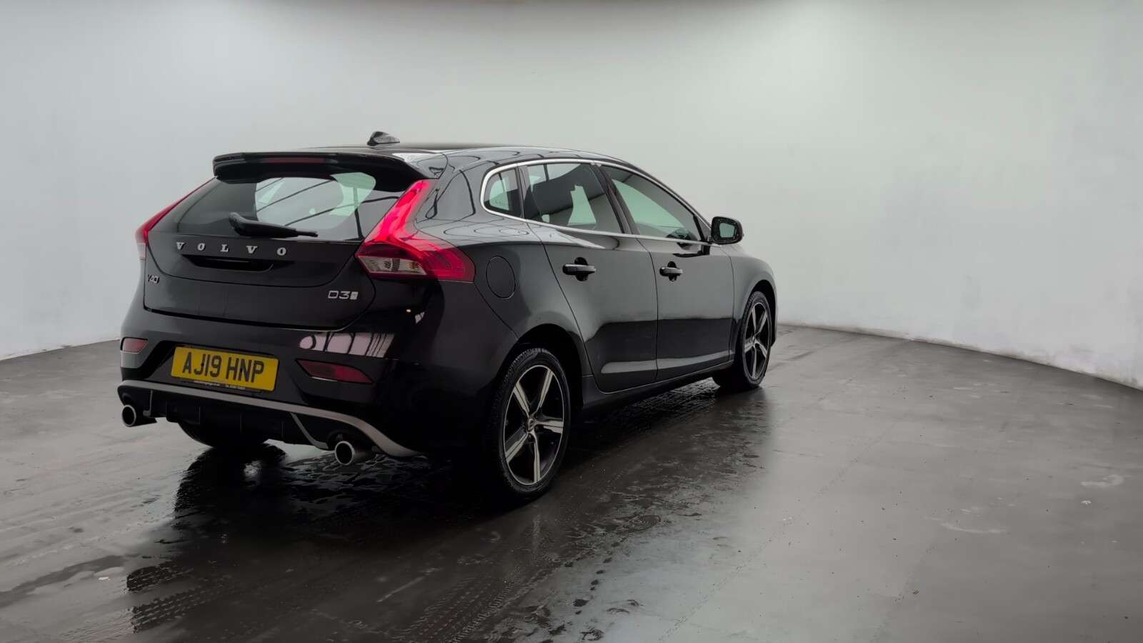 2019 VOLVO V40 2019 VOLVO V40