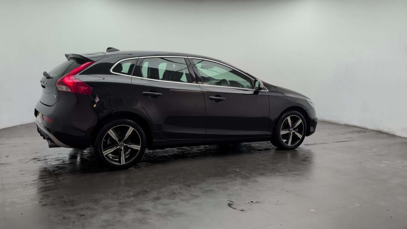 2019 VOLVO V40 2019 VOLVO V40