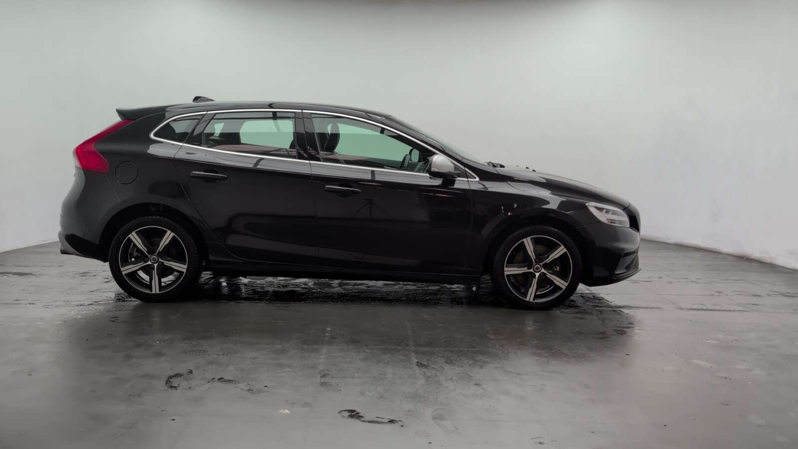 2019 VOLVO V40 2019 VOLVO V40