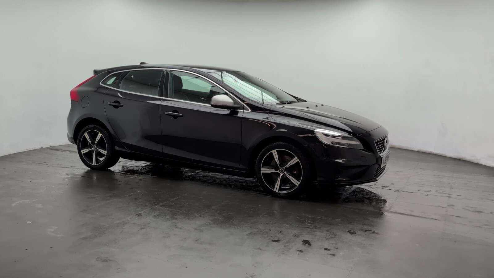 2019 VOLVO V40 2019 VOLVO V40