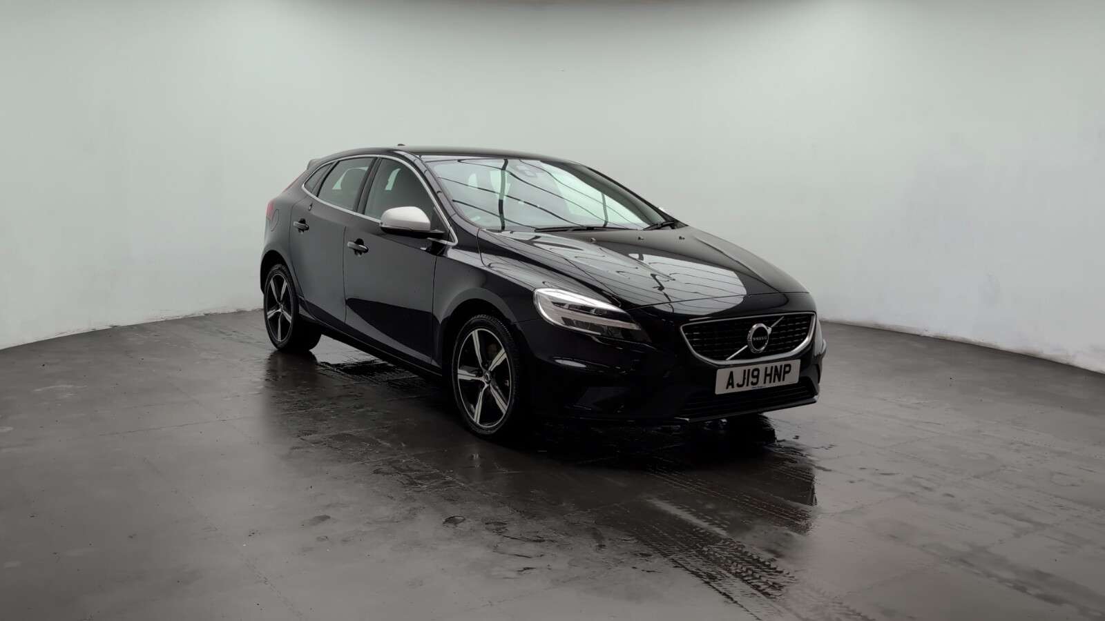 2019 VOLVO V40 2019 VOLVO V40