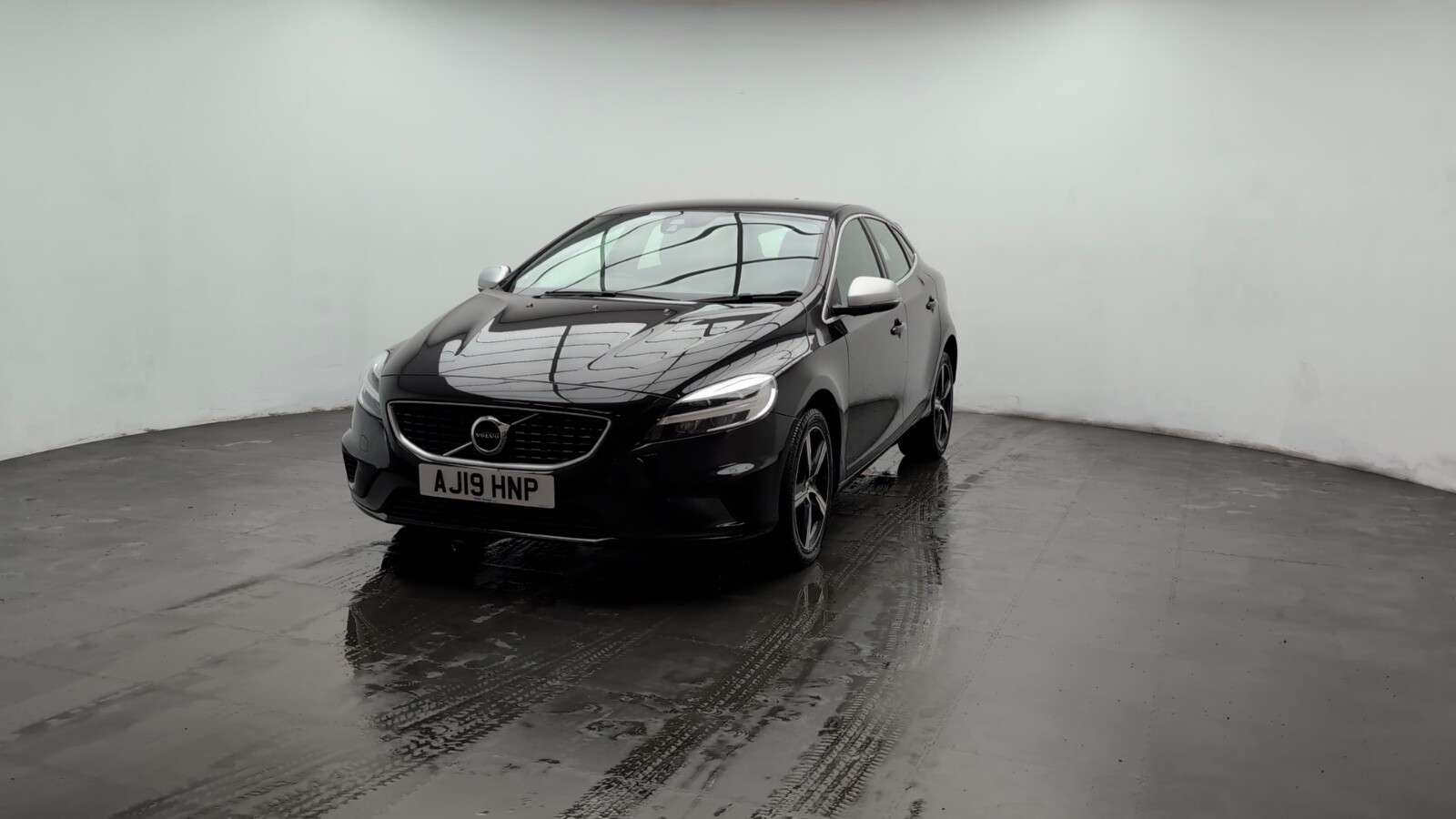 2019 VOLVO V40 2019 VOLVO V40
