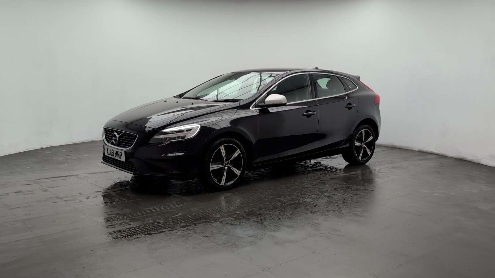 2019 VOLVO V40 2019 VOLVO V40