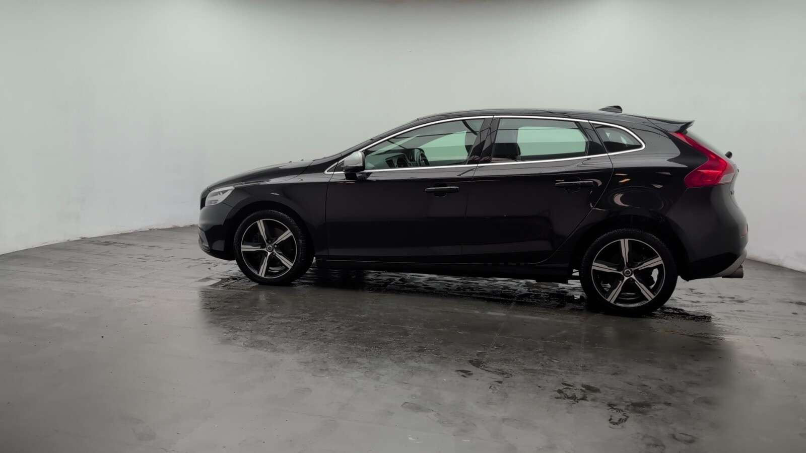 2019 VOLVO V40 2019 VOLVO V40