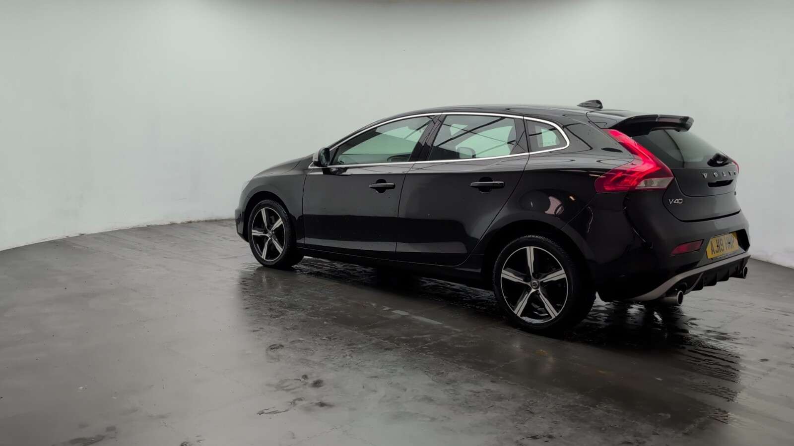 2019 VOLVO V40 2019 VOLVO V40