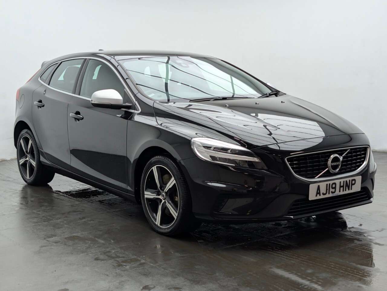 A 2019 VOLVO V40 2.0 D3 R-Design Nav Plus Hatchback 5dr Diesel Manual Euro 6 (s/s) (150 ps) A 2019 VOLVO V40 2.0 D3 R-Design Nav Plus Hatchback 5dr Diesel Manual Euro 6 (s/s) (150 ps)