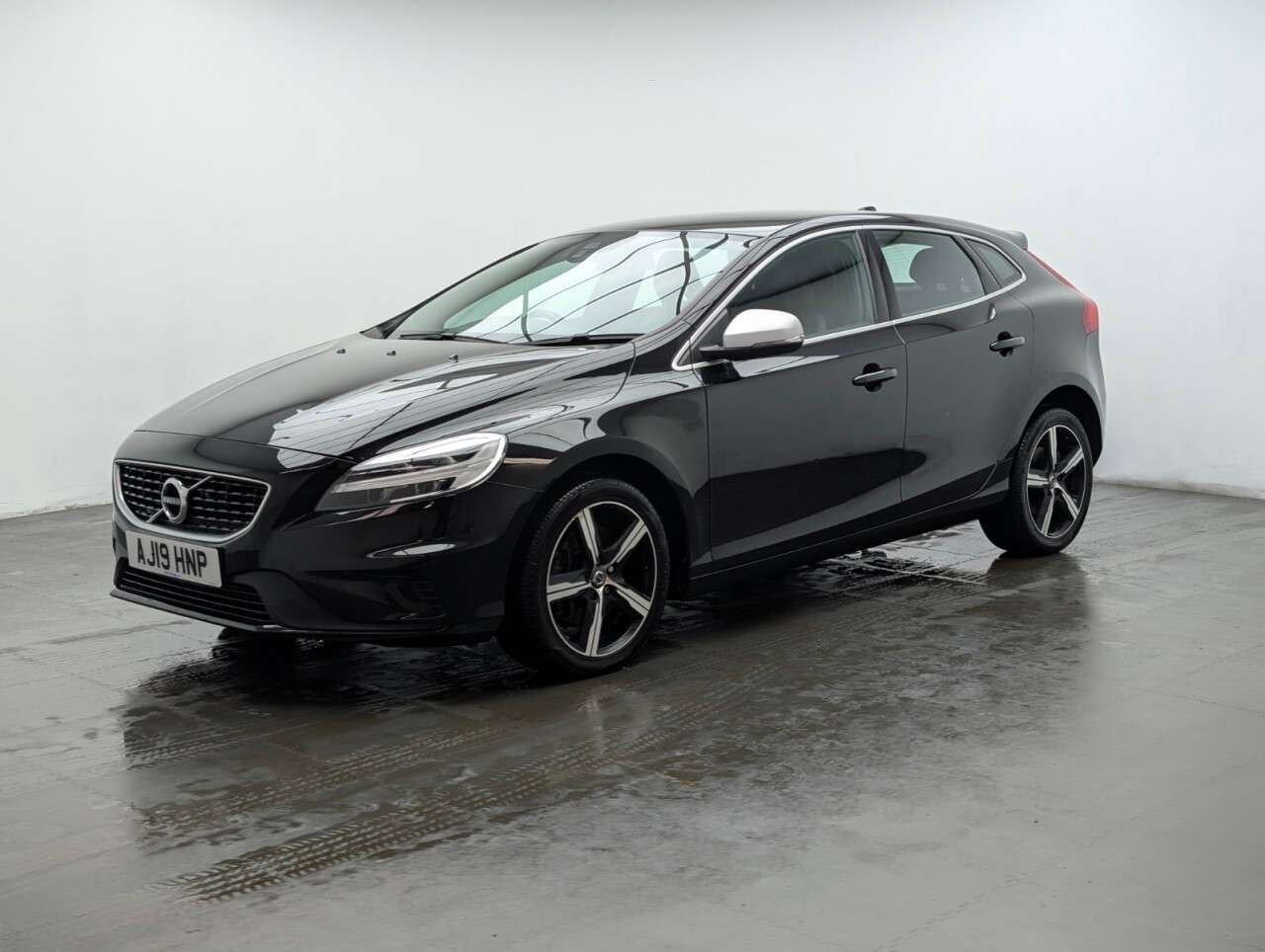 2019 VOLVO V40 2019 VOLVO V40
