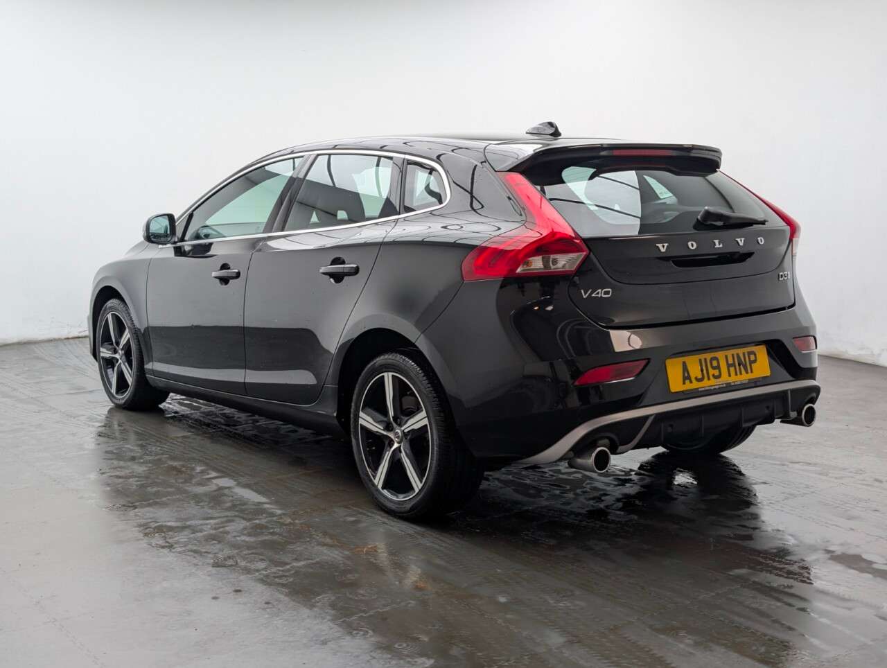 2019 VOLVO V40 2019 VOLVO V40