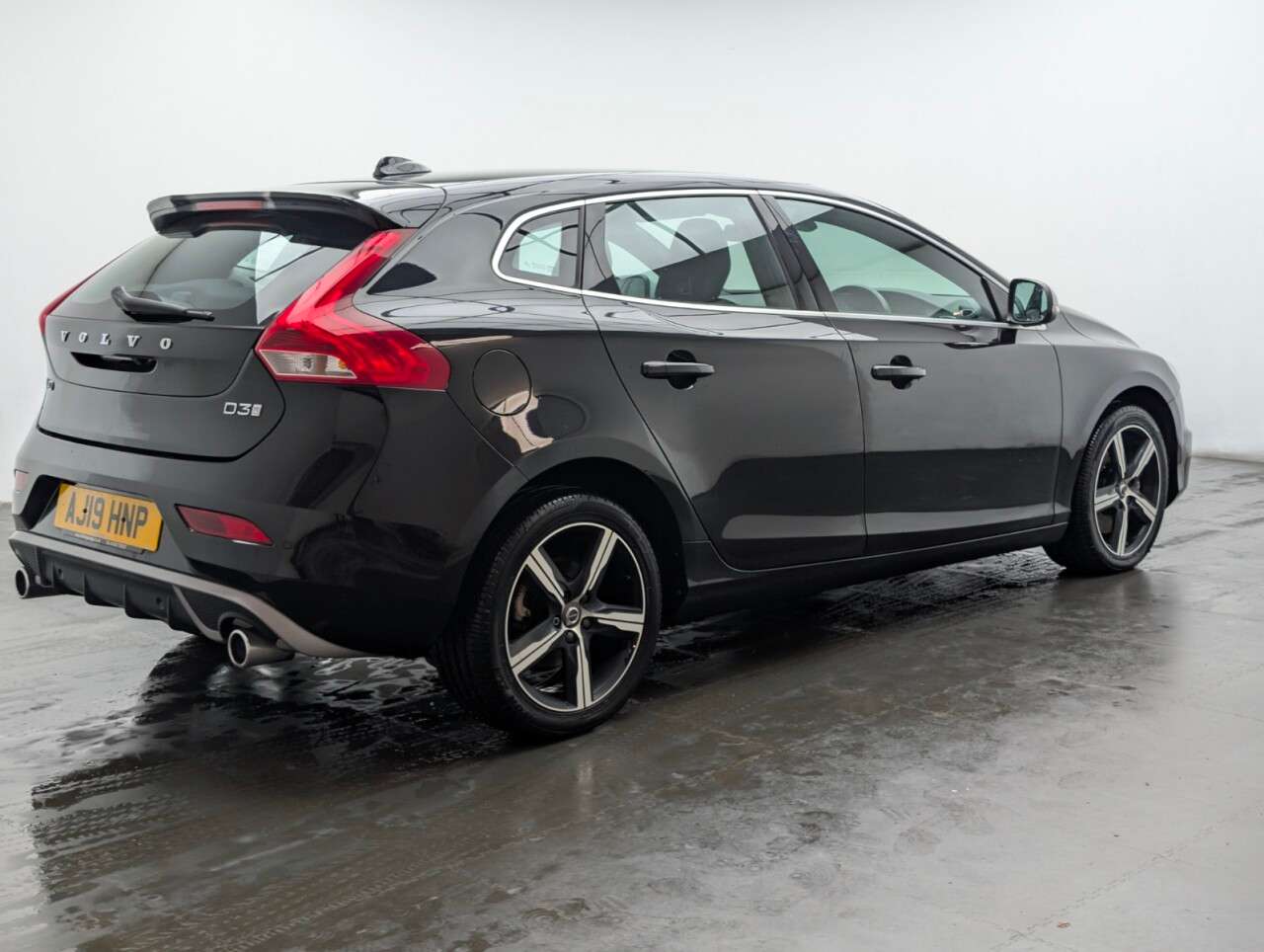 2019 VOLVO V40 2019 VOLVO V40