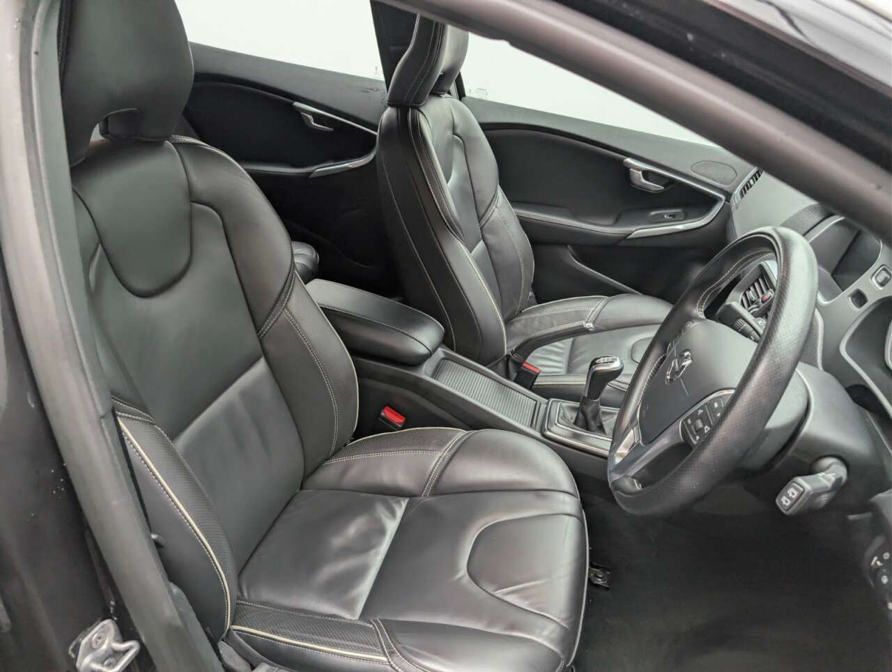 2019 VOLVO V40 2019 VOLVO V40