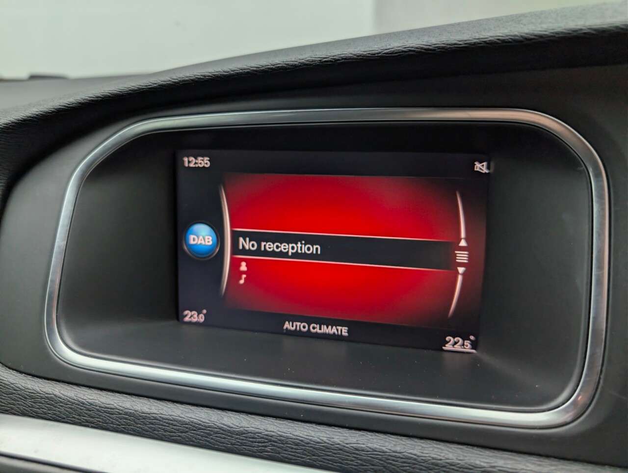 2019 VOLVO V40 2019 VOLVO V40