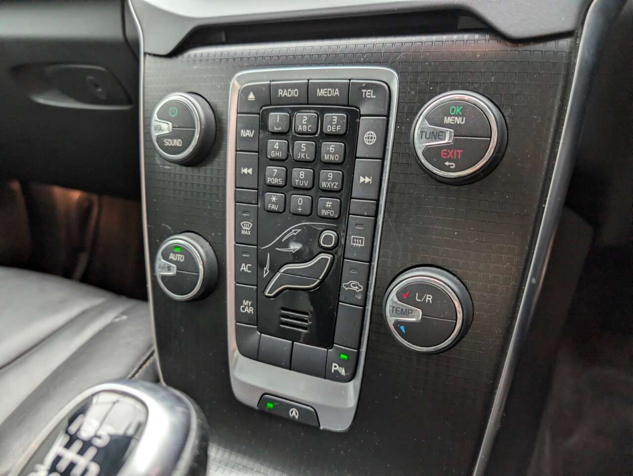 2019 VOLVO V40 2019 VOLVO V40