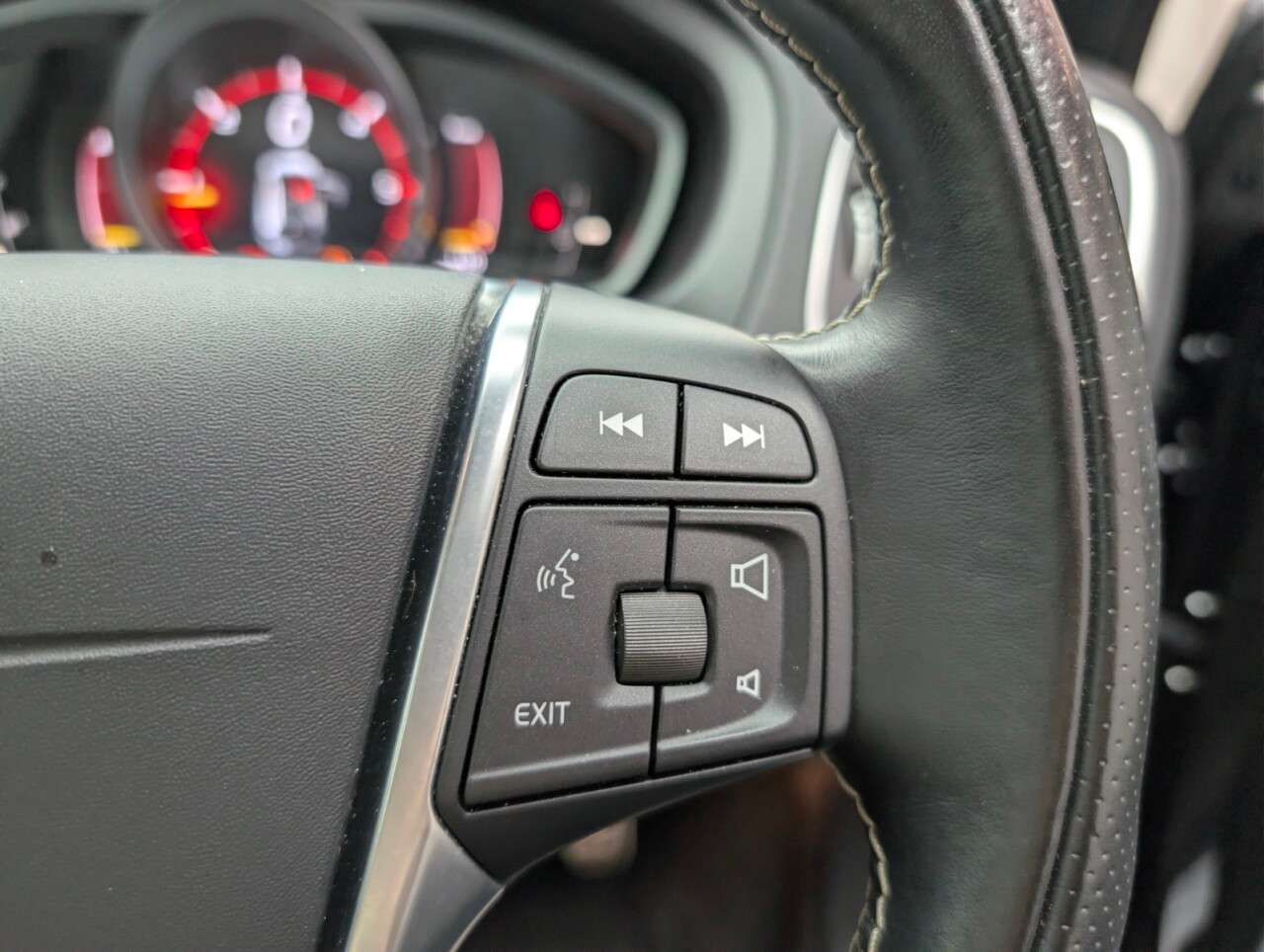 2019 VOLVO V40 2019 VOLVO V40