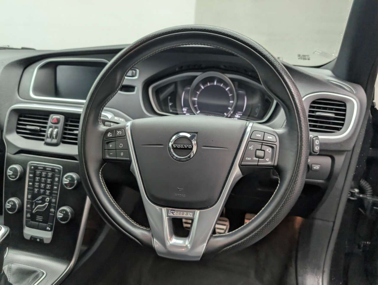 2019 VOLVO V40 2019 VOLVO V40