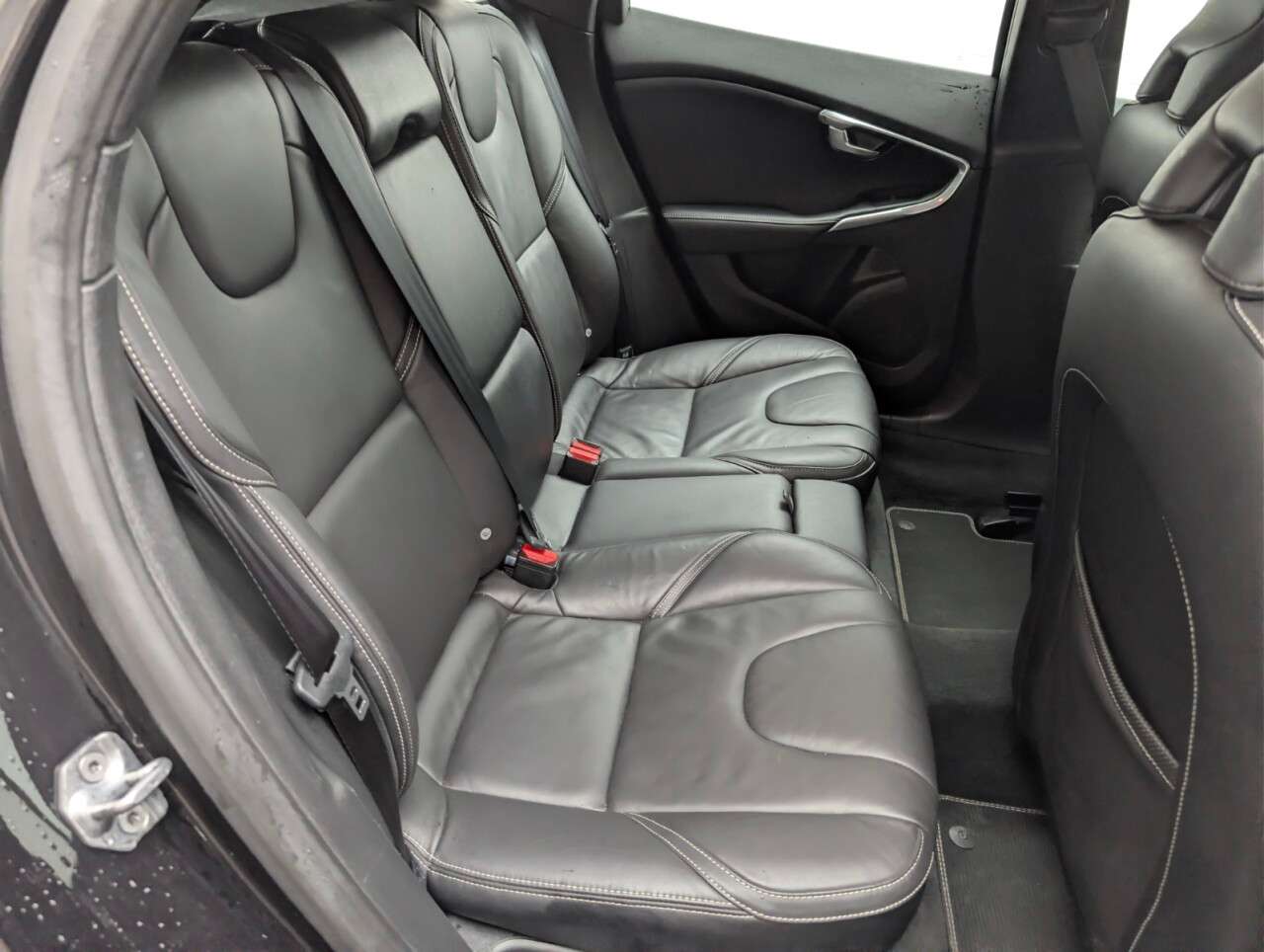 2019 VOLVO V40 2019 VOLVO V40