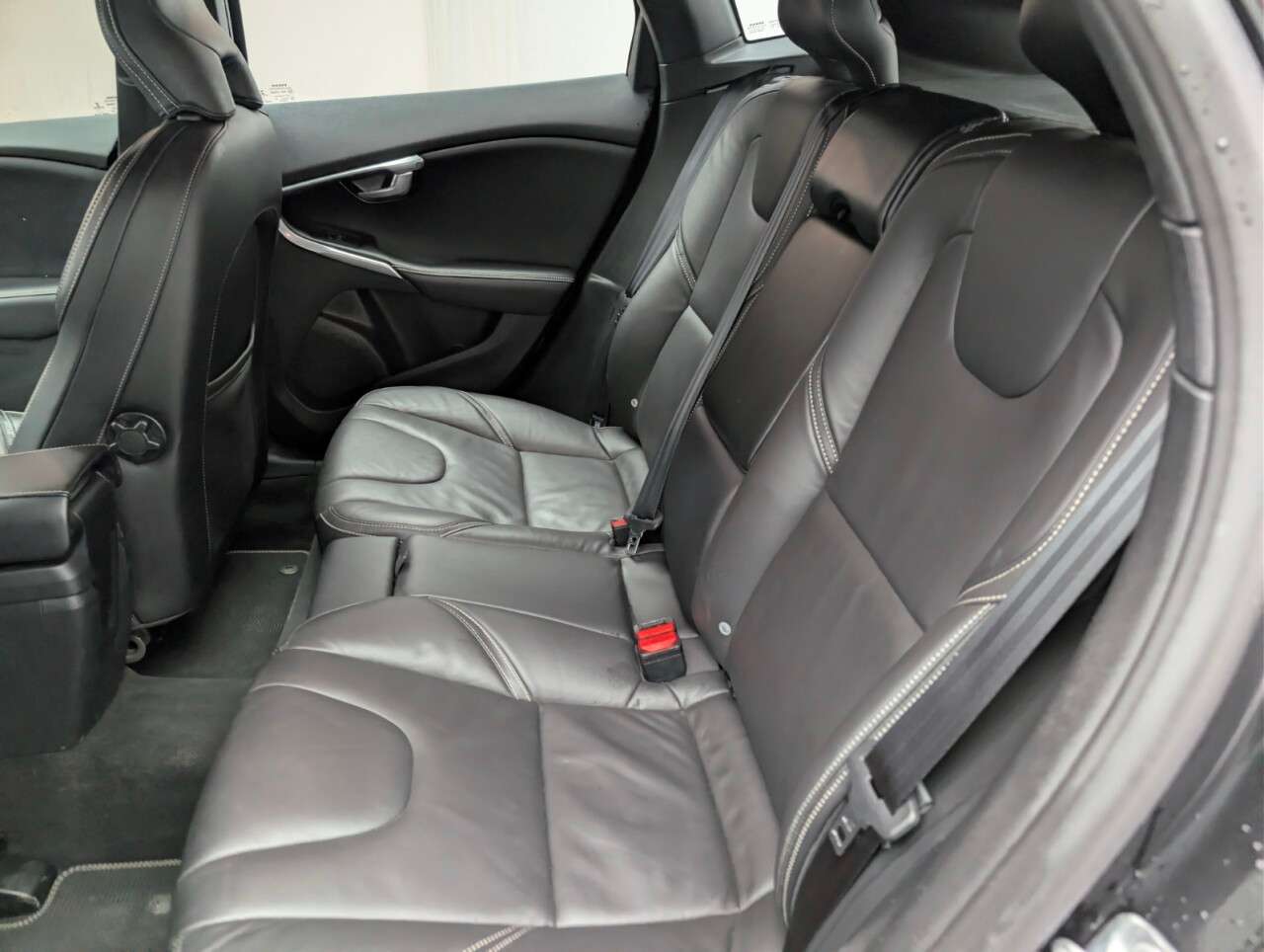 2019 VOLVO V40 2019 VOLVO V40