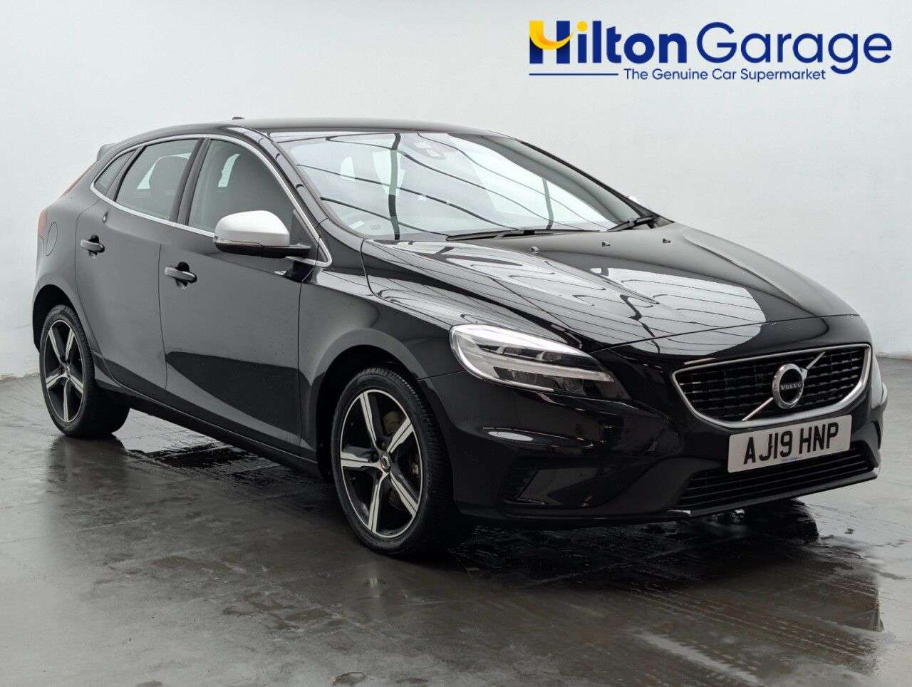A 2019 VOLVO V40 2.0 D3 R-Design Nav Plus Hatchback 5dr Diesel Manual Euro 6 (s/s) (150 ps) A 2019 VOLVO V40 2.0 D3 R-Design Nav Plus Hatchback 5dr Diesel Manual Euro 6 (s/s) (150 ps)