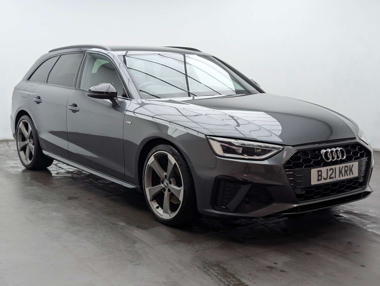 A 2021 AUDI A4 AVANT 2.0 TDI 30 Black Edition Estate 5dr Diesel S Tronic Euro 6 (s/s) (136 ps) B A 2021 AUDI A4 AVANT 2.0 TDI 30 Black Edition Estate 5dr Diesel S Tronic Euro 6 (s/s) (136 ps) B