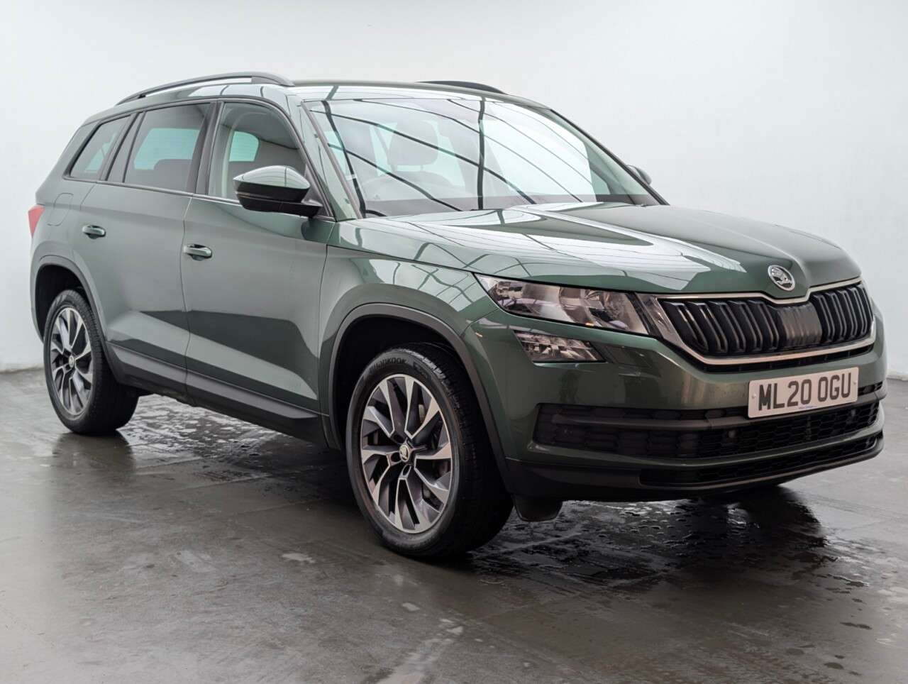 A 2020 SKODA KODIAQ 1.5 TSI ACT SE Drive SUV 5dr Petrol DSG Euro 6 (s/s) (7 Seat) (150 ps) PARK A 2020 SKODA KODIAQ 1.5 TSI ACT SE Drive SUV 5dr Petrol DSG Euro 6 (s/s) (7 Seat) (150 ps) PARK