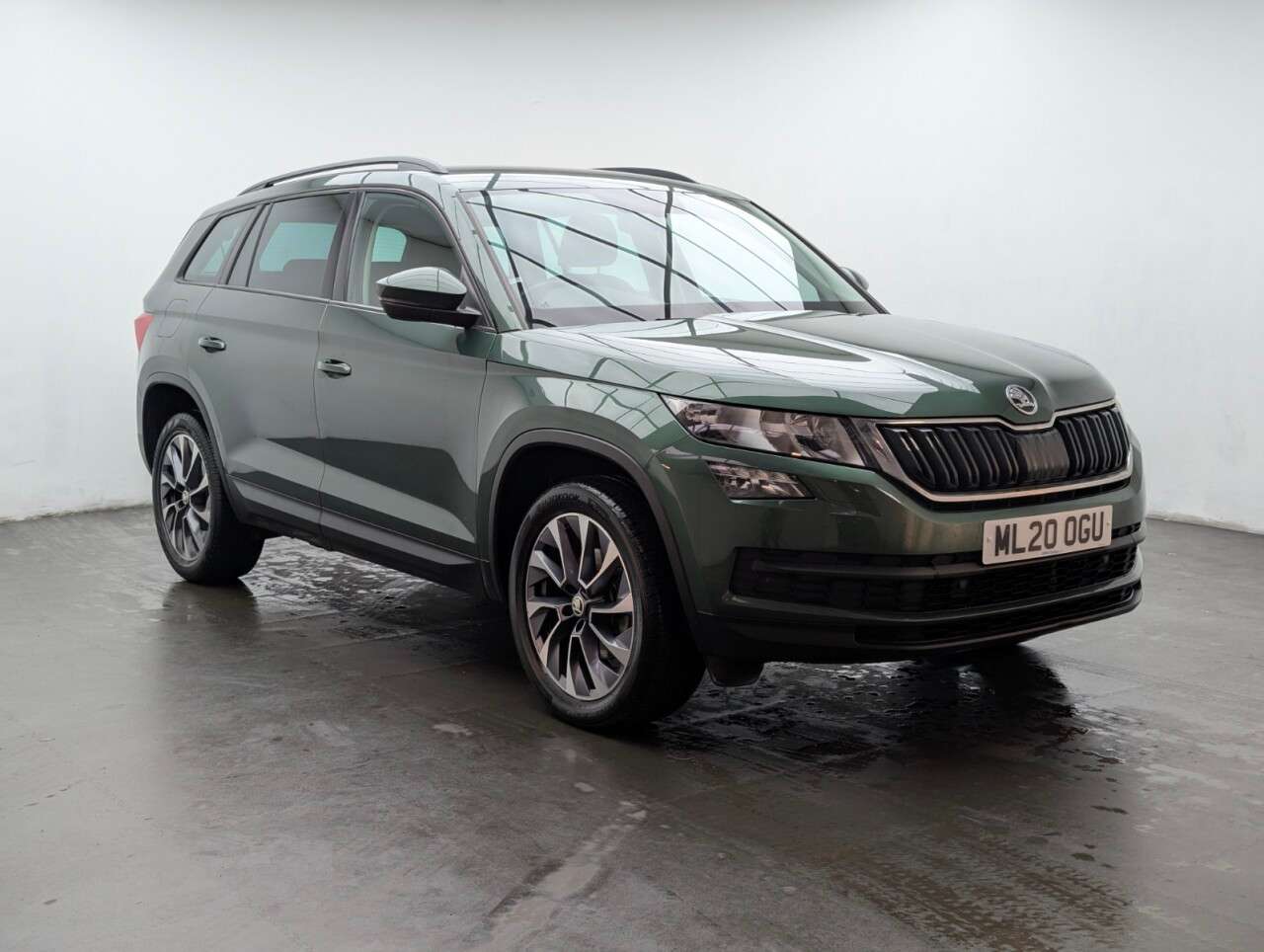 A 2020 SKODA KODIAQ 1.5 TSI ACT SE Drive SUV 5dr Petrol DSG Euro 6 (s/s) (7 Seat) (150 ps) PARK A 2020 SKODA KODIAQ 1.5 TSI ACT SE Drive SUV 5dr Petrol DSG Euro 6 (s/s) (7 Seat) (150 ps) PARK