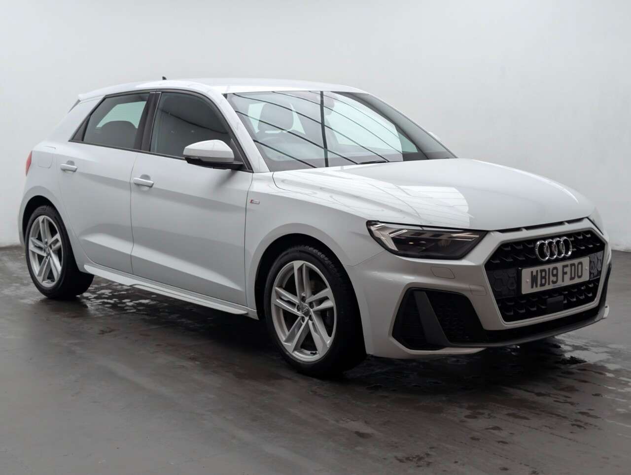 A 2019 AUDI A1 1.5 TFSI 35 S line Sportback 5dr Petrol Manual Euro 6 (s/s) (150 ps) R PARK A 2019 AUDI A1 1.5 TFSI 35 S line Sportback 5dr Petrol Manual Euro 6 (s/s) (150 ps) R PARK