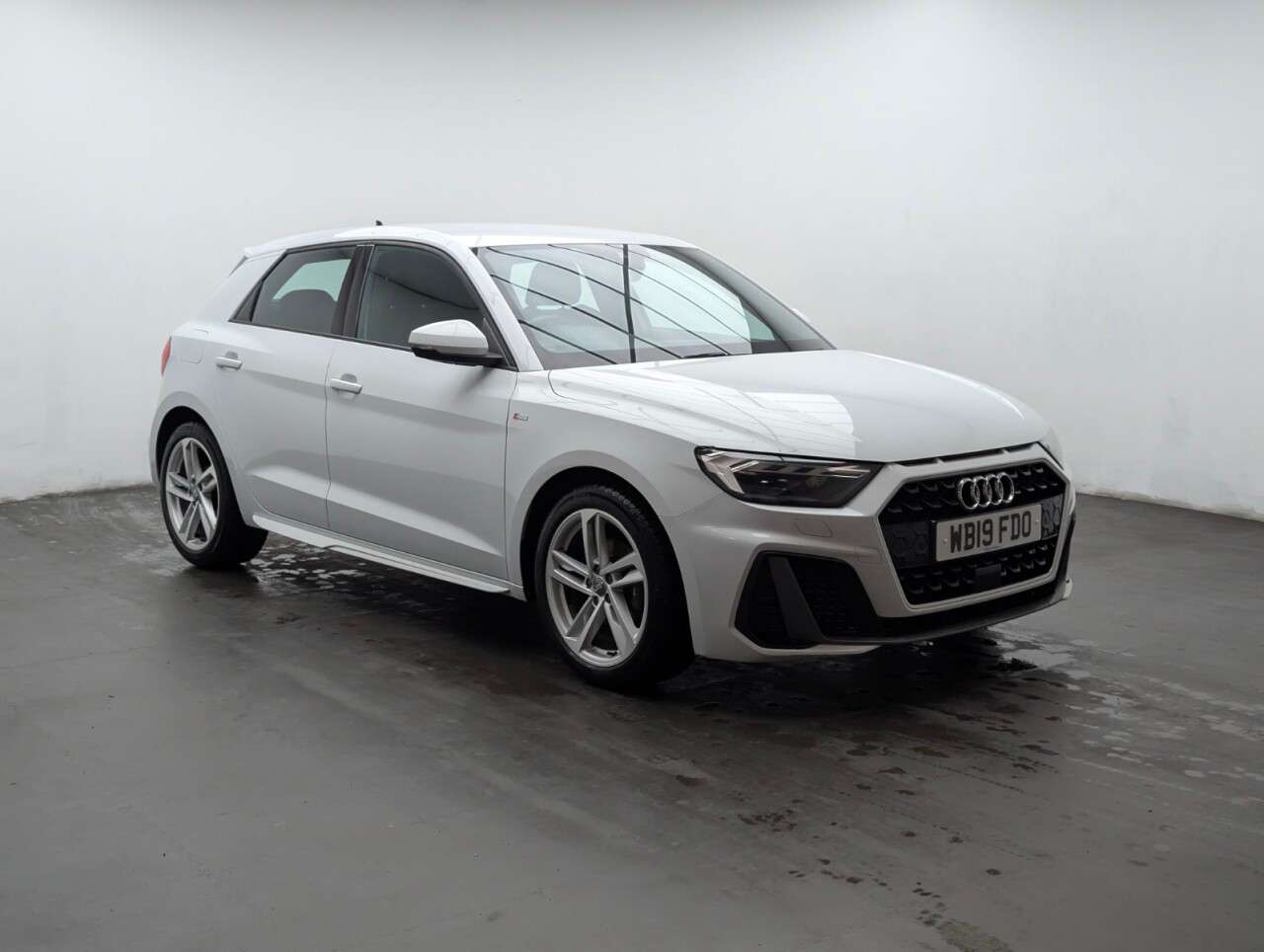 A 2019 AUDI A1 1.5 TFSI 35 S line Sportback 5dr Petrol Manual Euro 6 (s/s) (150 ps) R PARK A 2019 AUDI A1 1.5 TFSI 35 S line Sportback 5dr Petrol Manual Euro 6 (s/s) (150 ps) R PARK