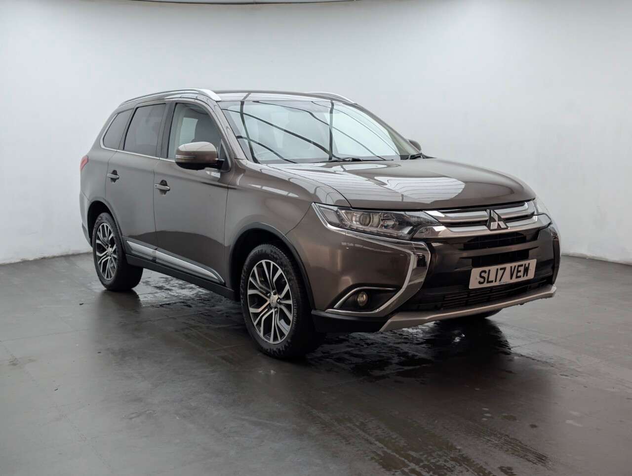 A 2017 MITSUBISHI OUTLANDER 2.2 DI-D 3 SUV 5dr Diesel Manual 4WD Euro 6 (s/s) (147 ps) BLUETOOTH+REAR P A 2017 MITSUBISHI OUTLANDER 2.2 DI-D 3 SUV 5dr Diesel Manual 4WD Euro 6 (s/s) (147 ps) BLUETOOTH+REAR P