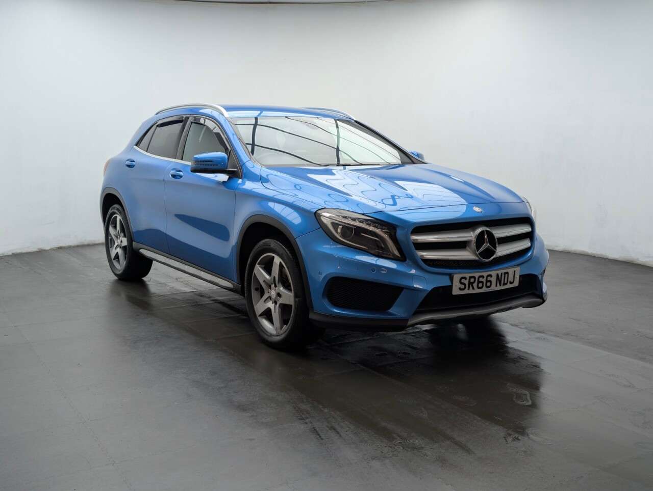 A 2016 MERCEDES-BENZ 180 2.1 GLA220d AMG Line (Premium) SUV 5dr Diesel 7G-DCT 4MATIC Euro 6 (s/s) (1 A 2016 MERCEDES-BENZ 180 2.1 GLA220d AMG Line (Premium) SUV 5dr Diesel 7G-DCT 4MATIC Euro 6 (s/s) (1