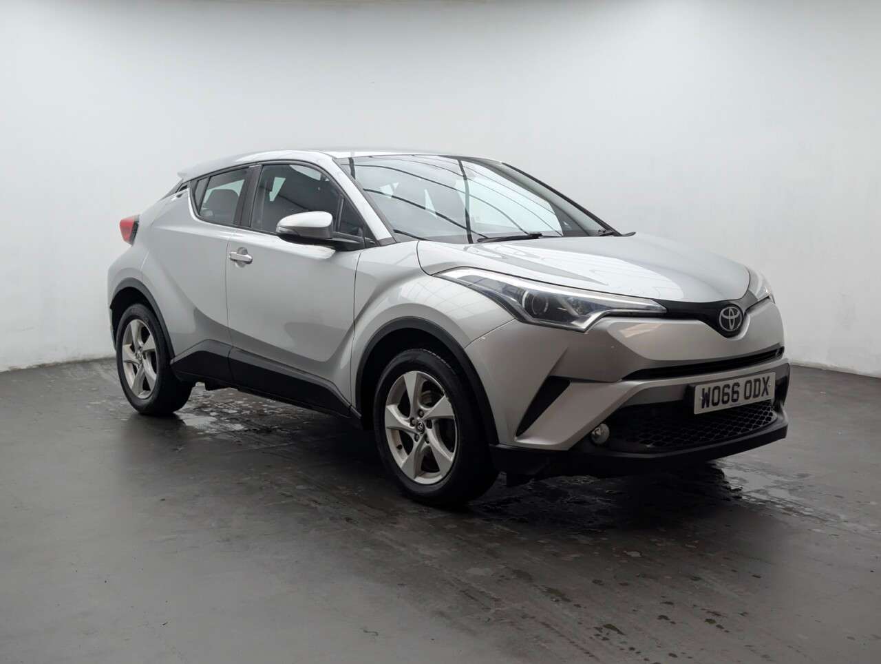 A 2017 TOYOTA C-HR 1.2 VVT-i Icon SUV 5dr Petrol Manual Euro 6 (s/s) (115 ps) BRAKE ASSIST+BLU A 2017 TOYOTA C-HR 1.2 VVT-i Icon SUV 5dr Petrol Manual Euro 6 (s/s) (115 ps) BRAKE ASSIST+BLU