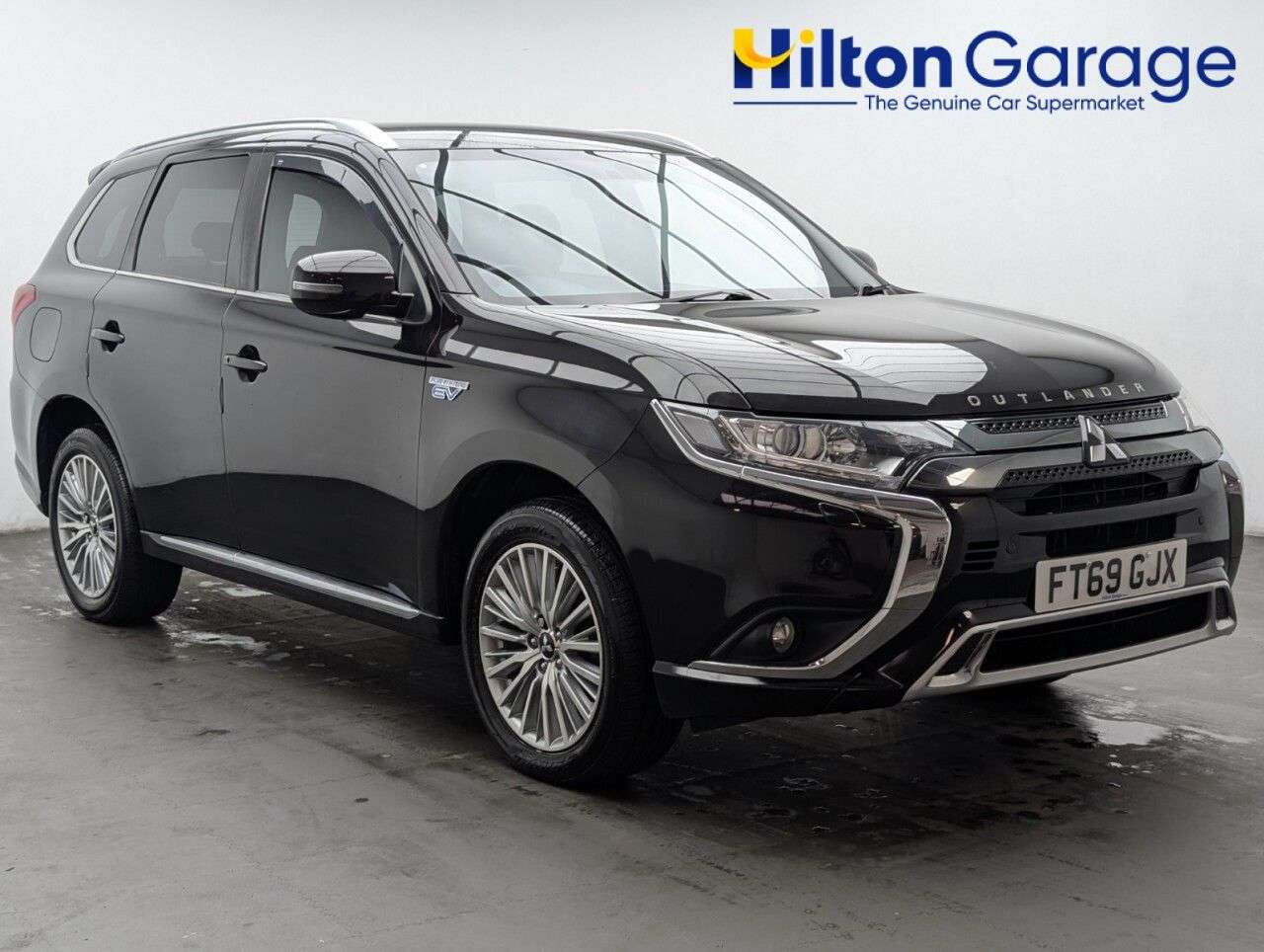A 2020 MITSUBISHI OUTLANDER 2.4h TwinMotor 13.8kWh Dynamic SUV 5dr Petrol Plug-in Hybrid CVT 4WD Euro 6 A 2020 MITSUBISHI OUTLANDER 2.4h TwinMotor 13.8kWh Dynamic SUV 5dr Petrol Plug-in Hybrid CVT 4WD Euro 6