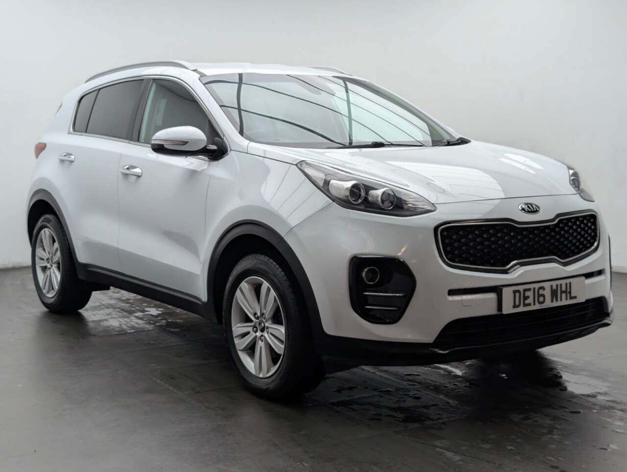 A 2016 KIA SPORTAGE 1.6 GDi 2 SUV 5dr Petrol Manual Euro 6 (s/s) (130 bhp) R PARKING SENS + 7IN A 2016 KIA SPORTAGE 1.6 GDi 2 SUV 5dr Petrol Manual Euro 6 (s/s) (130 bhp) R PARKING SENS + 7IN