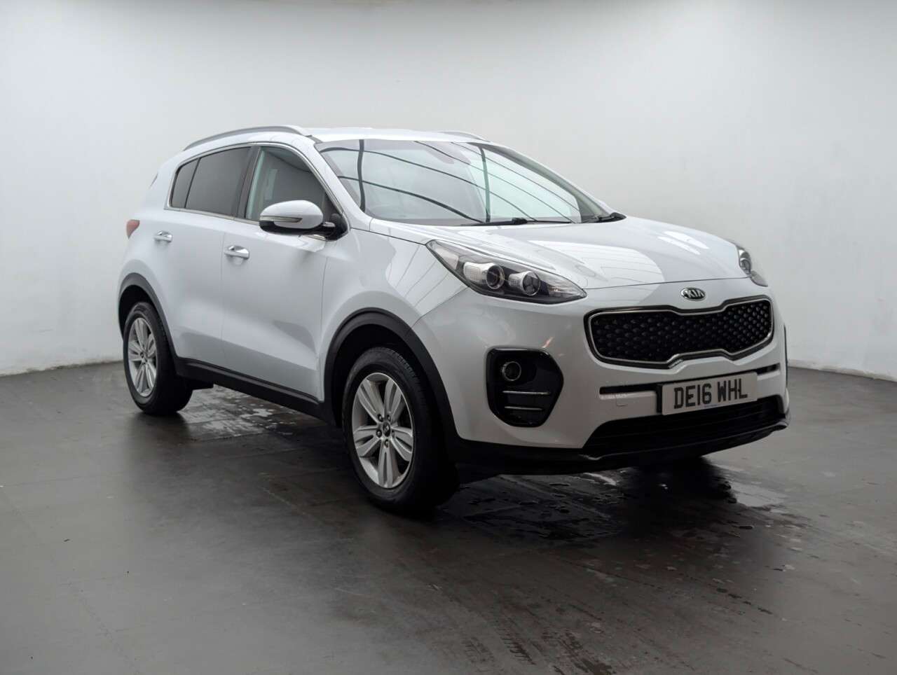 A 2016 KIA SPORTAGE 1.6 GDi 2 SUV 5dr Petrol Manual Euro 6 (s/s) (130 bhp) R PARKING SENS + 7IN A 2016 KIA SPORTAGE 1.6 GDi 2 SUV 5dr Petrol Manual Euro 6 (s/s) (130 bhp) R PARKING SENS + 7IN
