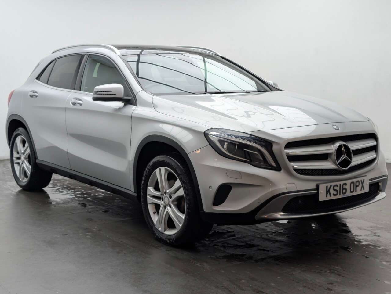A 2016 MERCEDES-BENZ 180 2.1 GLA200d Sport (Premium Plus) SUV 5dr Diesel 7G-DCT Euro 6 (s/s) (136 ps A 2016 MERCEDES-BENZ 180 2.1 GLA200d Sport (Premium Plus) SUV 5dr Diesel 7G-DCT Euro 6 (s/s) (136 ps