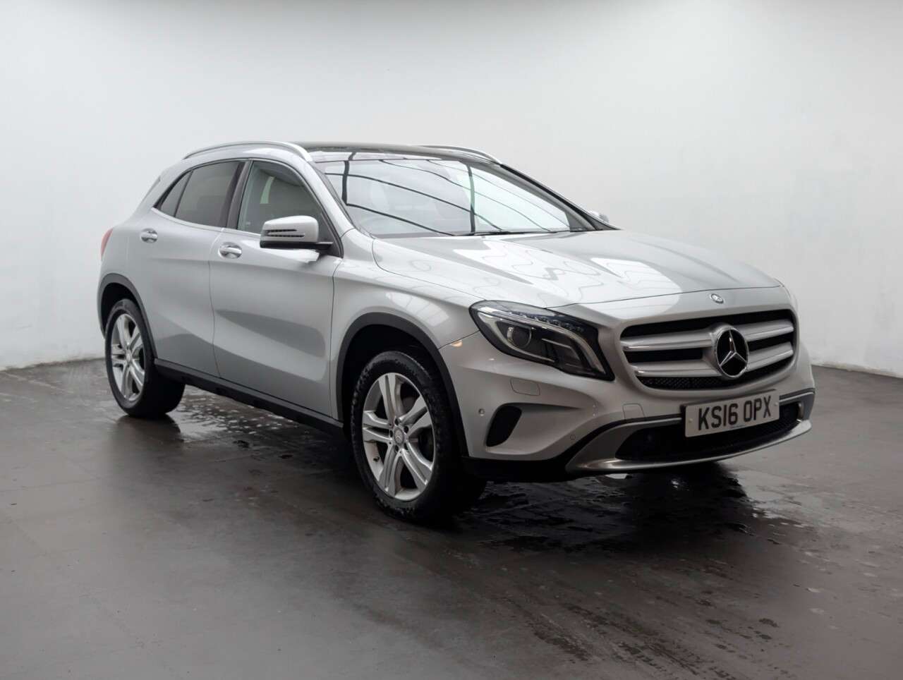 A 2016 MERCEDES-BENZ 180 2.1 GLA200d Sport (Premium Plus) SUV 5dr Diesel 7G-DCT Euro 6 (s/s) (136 ps A 2016 MERCEDES-BENZ 180 2.1 GLA200d Sport (Premium Plus) SUV 5dr Diesel 7G-DCT Euro 6 (s/s) (136 ps