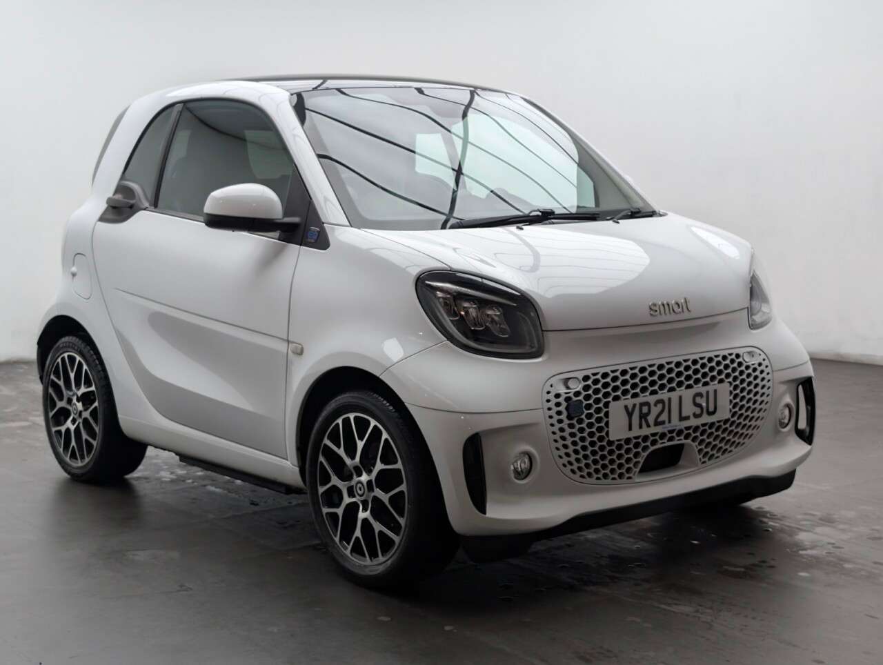A 2021 SMART FORTWO 17.6kWh Prime Exclusive Coupe 2dr Electric Auto (22kW Charger) (82 ps) HEAT A 2021 SMART FORTWO 17.6kWh Prime Exclusive Coupe 2dr Electric Auto (22kW Charger) (82 ps) HEAT