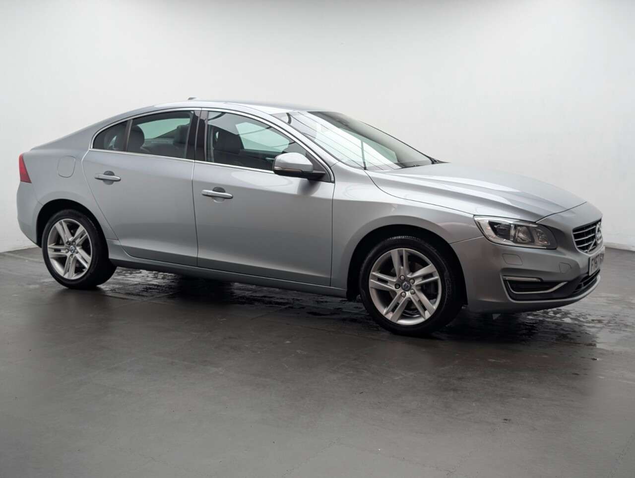 A 2017 VOLVO S60 2.0 D4 SE Lux Nav Saloon 4dr Diesel Auto Euro 6 (s/s) (190 ps) HEATED SEATS A 2017 VOLVO S60 2.0 D4 SE Lux Nav Saloon 4dr Diesel Auto Euro 6 (s/s) (190 ps) HEATED SEATS