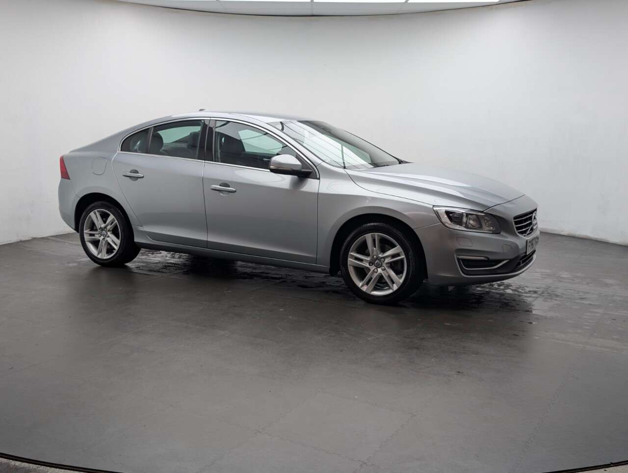 A 2017 VOLVO S60 2.0 D4 SE Lux Nav Saloon 4dr Diesel Auto Euro 6 (s/s) (190 ps) HEATED SEATS A 2017 VOLVO S60 2.0 D4 SE Lux Nav Saloon 4dr Diesel Auto Euro 6 (s/s) (190 ps) HEATED SEATS