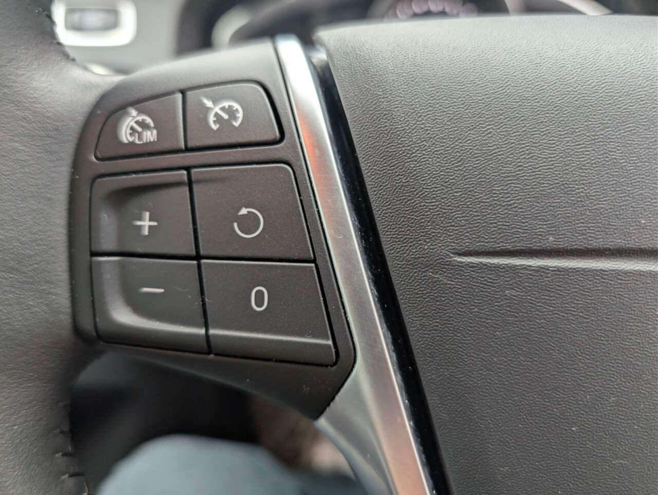 2017 VOLVO S60 2017 VOLVO S60