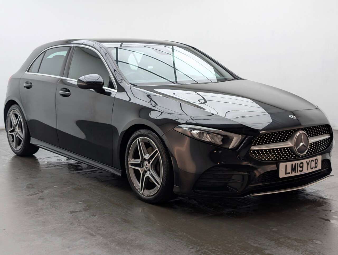 A 2019 MERCEDES A-CLASS A 180 AMG LINE A 2019 MERCEDES A-CLASS A 180 AMG LINE