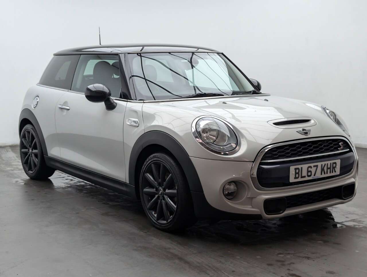 A 2017 MINI HATCH 2.0 Cooper S Hatchback 3dr Petrol Manual Euro 6 (s/s) (192 ps) DARKENED REA A 2017 MINI HATCH 2.0 Cooper S Hatchback 3dr Petrol Manual Euro 6 (s/s) (192 ps) DARKENED REA