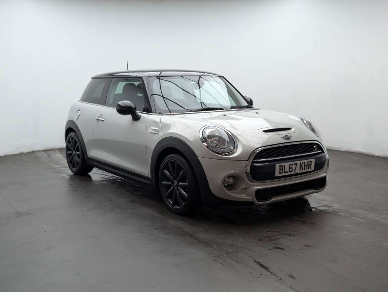 A 2017 MINI HATCH 2.0 Cooper S Hatchback 3dr Petrol Manual Euro 6 (s/s) (192 ps) DARKENED REA A 2017 MINI HATCH 2.0 Cooper S Hatchback 3dr Petrol Manual Euro 6 (s/s) (192 ps) DARKENED REA