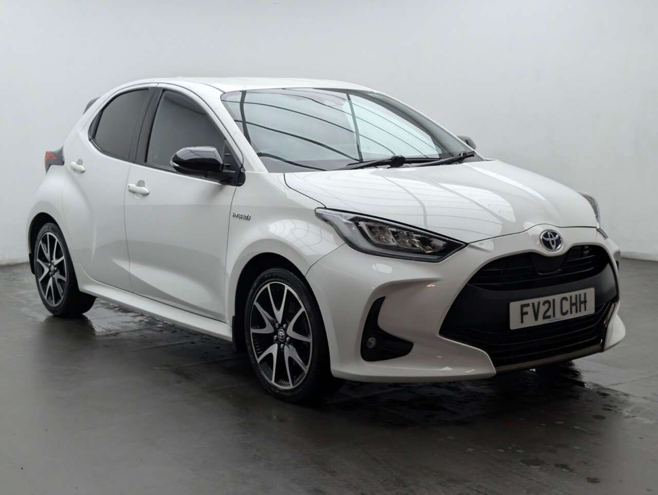 A 2021 TOYOTA YARIS 1.5 VVT-h Dynamic Hatchback 5dr Petrol Hybrid E-CVT Euro 6 (s/s) (116 ps) B A 2021 TOYOTA YARIS 1.5 VVT-h Dynamic Hatchback 5dr Petrol Hybrid E-CVT Euro 6 (s/s) (116 ps) B