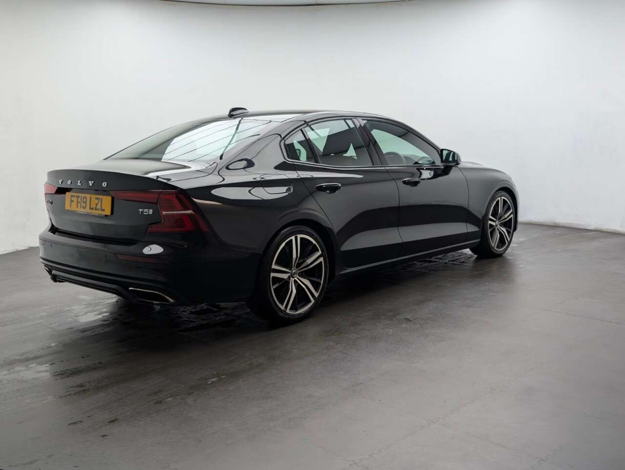 2019 VOLVO S60 2019 VOLVO S60