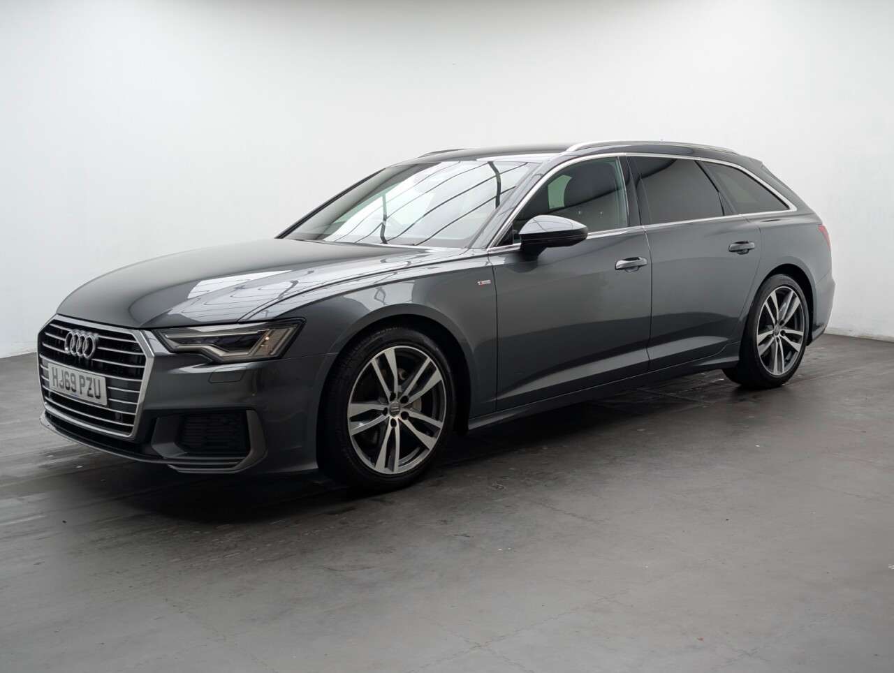 A 2019 AUDI A6 AVANT 2.0 TDI 40 S line Estate 5dr Diesel S Tronic Euro 6 (s/s) (204 ps) PARKING A 2019 AUDI A6 AVANT 2.0 TDI 40 S line Estate 5dr Diesel S Tronic Euro 6 (s/s) (204 ps) PARKING